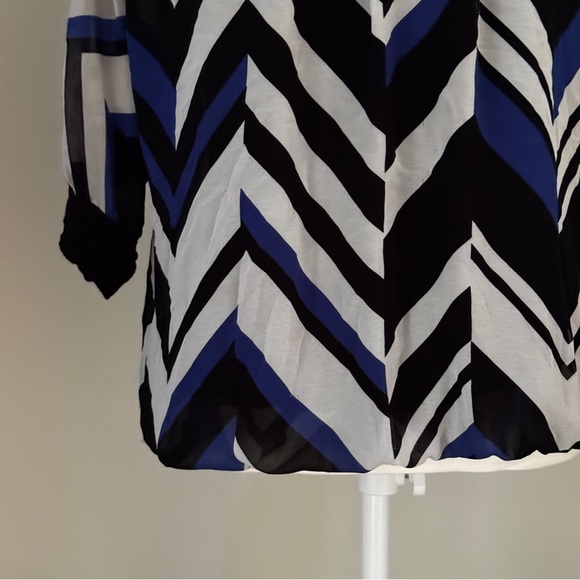 By & By Chevron Print Sheer Blouse with Cami, Size Large - Picture 4 of 10